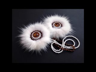 Комплект брошей кулонов из белого меха норки с кристаллами “Топаз“ (2118)