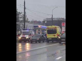 На проспекте Богдана Хмельницкого произошло массовое ДТП 

По предварительной информации, столкнулись 4 автомобиля.