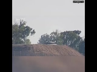 Видео уничтожения ещё одного израильского танка. Как минимум один член экипажа успел сбежать. Похоже