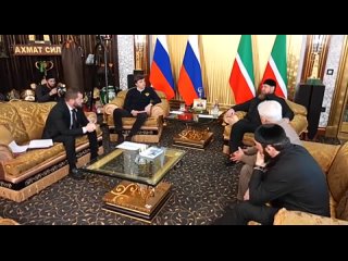 Министр просвещения лично представил Кадырову переписанный учебник истории. Сергей Кравцов зачитал главе Чечни абзац о депортаци