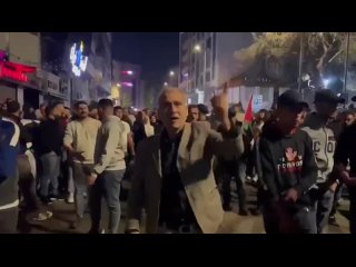 Массовые демонстрации с требованием свержения предателя Абу Мразена и восстания против сионистов в Рамалле (ад-Даффа)