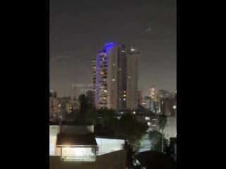 Un autre angle de la panne du Dôme de Fer à Tel Aviv, alors que l’intercepteur a fait demi-tour et s’est écrasé au sol