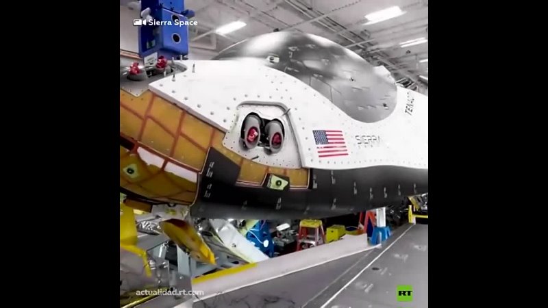 Completan la construcción del primer avión espacial comercial del