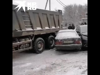 В Новосибирске произошло крупное массовое ДТП с участием более 10 машин