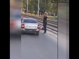 В Ростовской области бородач на “Приоре“ насмерть сбил девушку, пытавшуюся успеть на трамвай  22-лет