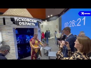 Сегодня, 4 ноября, в Москве на международной выставке «Россия» Псковская область отметилась рекордом. Его установил музыкант Кон