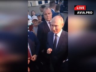 Wladimir Putin besuchte die Region Twer – der Präsident stoppte die Wagenkolonne, um mit den Anwohnern zu plaudern