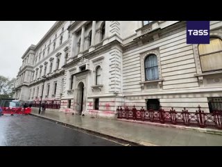 Le bâtiment du ministère britannique des Affaires étrangères à Londres a été aspergé de peinture rouge par des militants pro-pal
