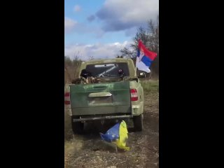 🇷🇸🇷🇺 Los hermanos serbios ayudan a los combatientes rusos en la zona del Distrito Militar del Norte