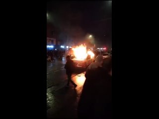 ️La ira estalla en las calles de Dublín (Irlanda), donde la gente exige que se tomen medidas tras el ataque con cuchillo de esta