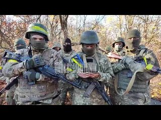 Видимо Залужный начал волнение среди украинских военнослужащих. 🪖 Эти укровоины стоят под Клещеевкой (Донецкая область) и, мягко