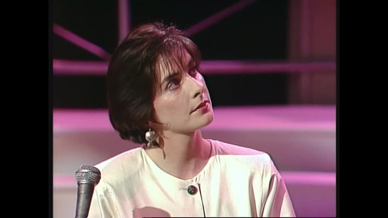 Platinum Disc For Enya. The Late Late Show with Gay Byrne ( RTÉ, 11 November