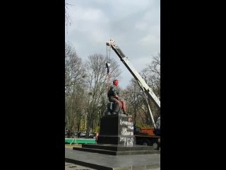 Снос памятника Пушкину в Киеве. 2023 год.