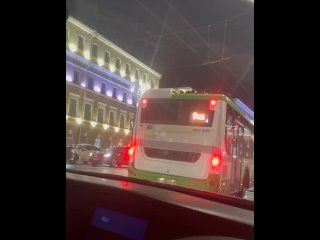 В Воронеже двое парней катались на крыше автобусе и запускали фейерверки, они задержаны

Как пишут СМИ, заведено дело о хулиганс