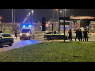 Мужчина, из-за которого остановили работу аэропорта в Гамбурге, протаранил ограждение на авто и несколько раз выстрелил