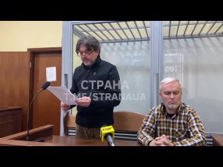 В эти минуты в Голосеевском райсуде Киева началось слушание дела о ДТП с участием известного актера Остапа Ступки