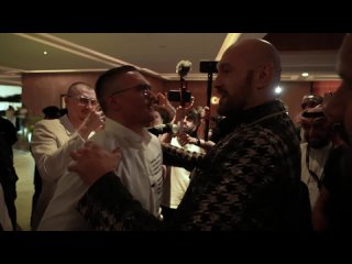 Tyson Fury MEETS Oleksandr Usyk 👀 Unexpected FACE-OFF in Riyadh 😮💨 #FuryUsyk