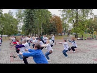 Пенсионеры устроили флешмоб в парке им. Дзержинского
