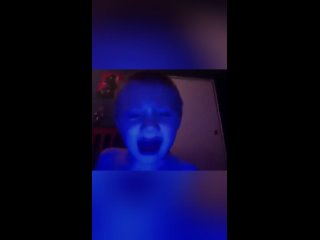 Ребёнок орёт на синий экран смерти