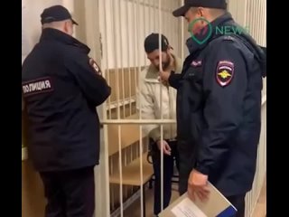 Судья в Приозерском районе Ленобласти не нашел причин, чтобы отправить под стражу покусавшего участкового Надира Амирбекова. 

Н