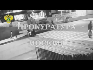 Кадры с места убийства около торгового центра в Москве