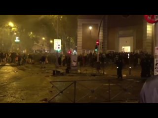 В Мадриде во время массовых протестов правых выстрелили в основателя ультраправой партии