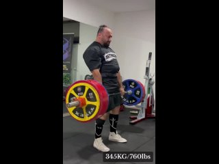 Захир Худояров тянет 345 на 2 раза и 365 кг на 2 раза