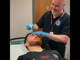 Жуткая травма бойца Джони Эмблина во время поединка на турнире Bellator 299