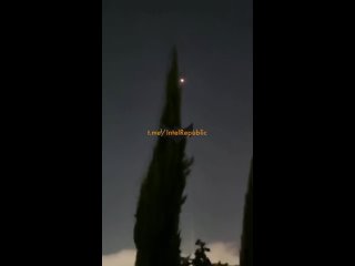 Bengalas de luz y sirenas suenan (primer video) sobre Tel Aviv mientras Hamas lanza una andanada de cohetes contra objetivos isr