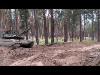 🇷🇺🇺🇦Framework footage of the T-90M “Breakthrough” of the “Center” group in the Krasnolimansk direction