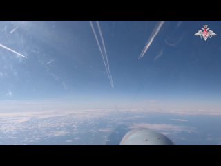 Опубликованы  видеокадры  перехвата над Черным морем разведывательного самолета RC-135 и пары истребителей “Тайфун“ ВВС Британии