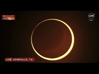 “Кадры затмения «Огненное кольцо»“ от NASA, видно нечто странное на 14 сек  Как будто Солнце светит через дыры в Луне