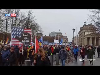 В Берлине прошло многотысячное шествие за переговоры по Украине