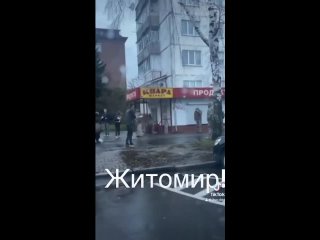 Мобилизация на Украине, Житомир: четверо военкомов напали на одного парня, начали драку, но парень отбился и его объявили в розы