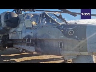 🇷🇺 Les équipages des hélicoptères d’attaque Mi-35 et Ka-52 du groupe Centre des forces russes ont frappé des bastions ukrainiens