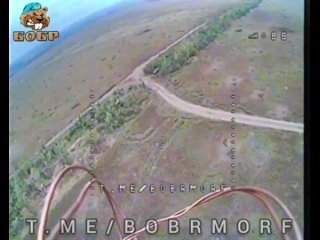 🇷🇺🇺🇦FPV-дрон от Бобров залетел в украинский транспорт