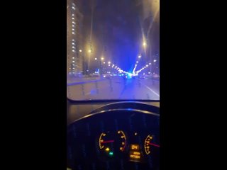 В Екатеринбурге водитель BMW протаранил отбойник, вылетев на встречку