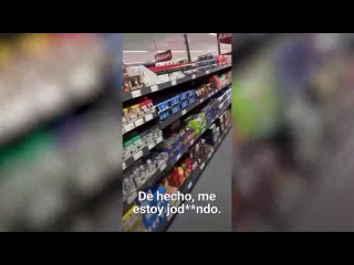 “¿Cómo se vive en Europa?” Un ucraniano que emigró a Occidente se grabó estropeando la comida en un supermercado. El hombre expl