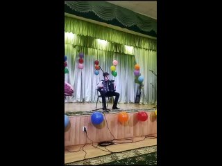 Скляров Александр играет на баяне пьесу «Скорый поезд»