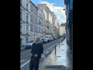 [Weibo] Обновление YIBO-OFFICIAL: Ван Ибо на улицах Парижа live (1) 06/10/2023