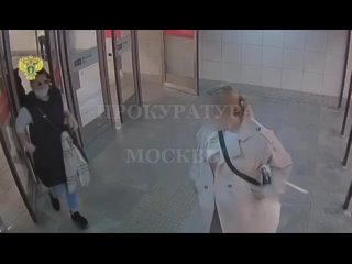 В Москве поймали девушек, которые крали телефоны в метро