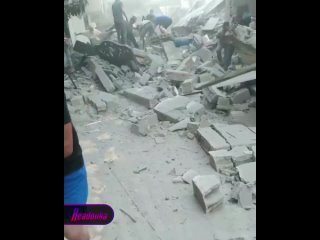Кадры нового удара Израиля по сектору Газа — здания «сложились», а под завалами находятся люди, повсюду пожар и кровь