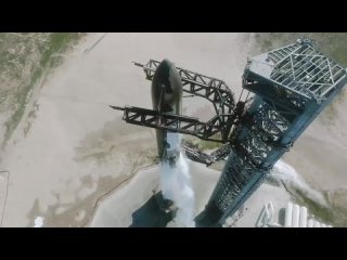 Красивые кадры из Бока-Чика, демонстрирующие полностью заправленный ускоритель Super Heavy и прототип космического корабля Stars