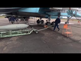 В репортаже Луганского ВГТРК крупным планом показали авиационные бомбы ФАБ-500 с универсальным модулем планирования и корректиро