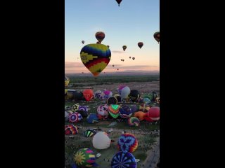 Красочный фестиваль воздушных шаров, проводится каждый октябрь в Нью-Мексико, США 💛🧡❤😃