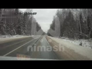 Глыба льда влетела в лобовое стекло автомобилистке по дороге в Нижний Новгород. У женщины изрезано лицо