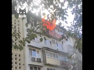 На Центральной улице в Сочи в пятиэтажке сгорела квартира