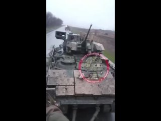 🇷🇺🇺🇸🇺🇦 А вот и видео эвакуации той самой подбитой M2A2 ODS Bradley, захваченной российскими войсками под Авдеевкой в ходе боев с