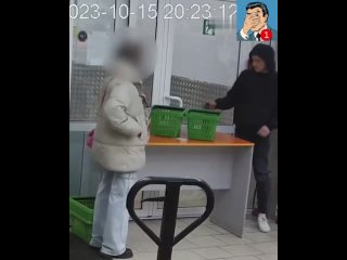 В Екатеринбурге грабитель хотел отобрать телефон у школьницы , но девочка смогла дать отпор | НЕ СТЫДНО ?