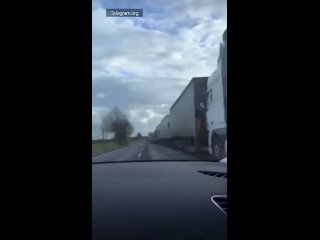 Поляки устроили огромную пробку из сотен грузовиков на украинско-польской границе